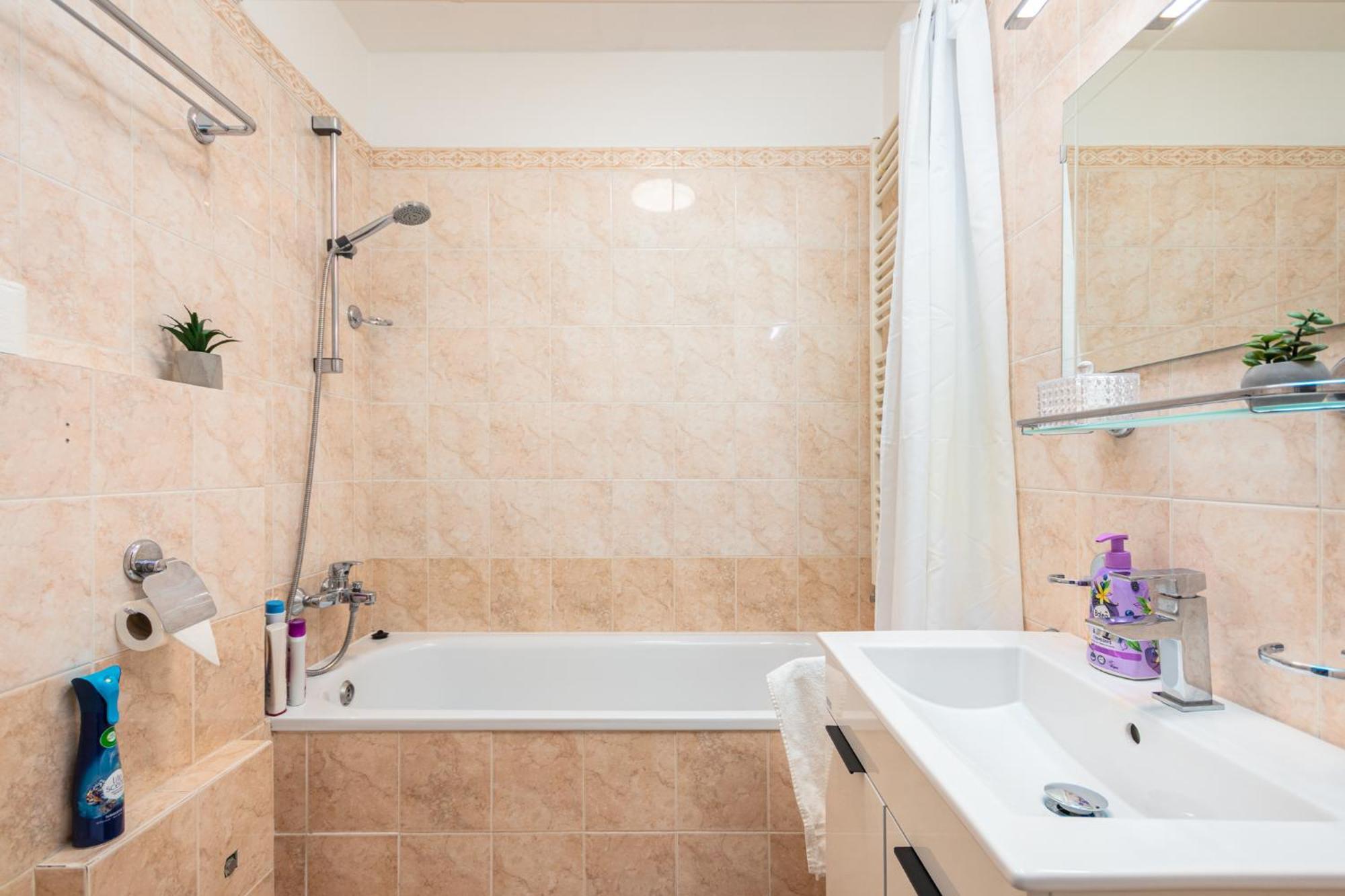 Gasthof Private Retreat Close To Stations In 3 Prag